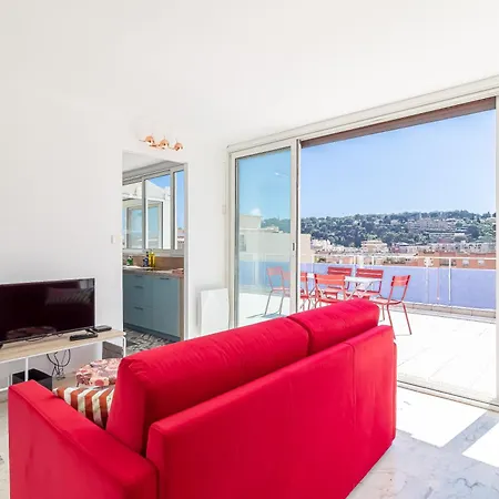 Superb Rooftop Parking *